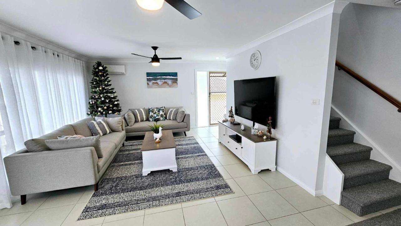 2 Seashells * Ulladulla
